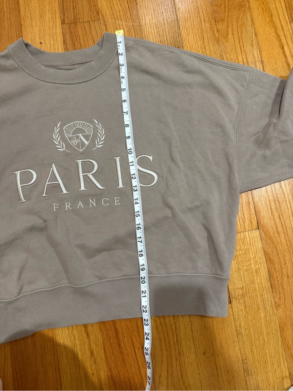 Abercrombie & Fitch Paris Crewneck Cropped Sweatshirt - Picture 5 of 6